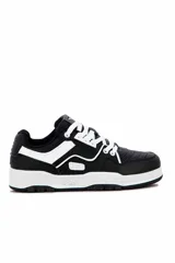 Championes deportivos Pony modelo M-100-Low II, color negro con detalles en blanco, diseño urbano de caña baja con cordones y suela gruesa.