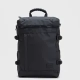 Mochila urbana de diseño minimalista en color negro, con compartimento principal de gran capacidad, cierre superior reforzado, correas laterales ajustables y asa superior ergonómica. Incluye compartimento acolchado para laptop, panel trasero transpirable y organizadores internos.