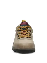 Championes de estilo outdoor en color beige, con detalles en azul, amarillo y bordó. Presentan un diseño impermeable con capellada textil transpirable, cierre de cordones y suela de goma de doble densidad para mayor amortiguación.