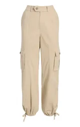 Pantalón cargo color beige de tiro alto, con bolsillos laterales con solapa y ajuste con lazos en los tobillos.