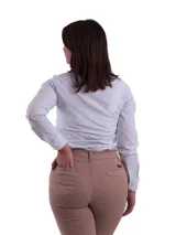 Camisa de manga larga a rayas verticales azules y blancas, confeccionada en algodón.