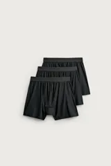 Pack de tres calzoncillos tipo bóxer negros confeccionados en mezcla de modal, con cintura elástica.