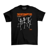 Remera negra de algodón con estampa frontal en color naranja y blanco que presenta el logo de la banda The Interrupters y tres esqueletos bailando.