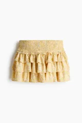 Short pollera mini de viscosa color amarillo con estampado floreado, cintura fruncida y diseño de múltiples volados en capas.