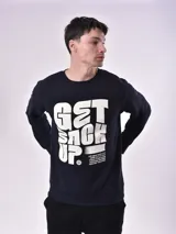 Buzo azul marino de corte clásico con cuello redondo y puños y cintura acanalados. Estampado frontal con la frase "Get Back Up" en letras blancas de gran tamaño.