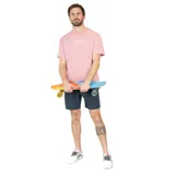 Bermuda híbrida jogger Maui and Sons color azul marino, confeccionada en poliéster, algodón y elastano. Cuenta con cintura ajustable y diseño versátil para actividades al aire libre y uso casual.