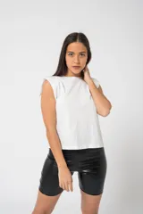 Bikers cortas metalizadas con cintura elástica.