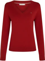 Sweater Tommy Hilfiger de punto fino en color rojo, con cuello en V y manga larga. Presenta un diseño liso con el logo de la marca bordado en el pecho y detalle de rayas distintivas en el interior del cuello.