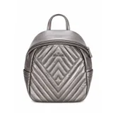 Mochila David Jones color gris plateado, con diseño capitoné en chevron en la parte frontal, asa superior y cierre de cremallera.