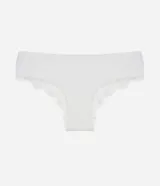 Bombacha tipo boyshort de algodón texturizado en color blanco, con bordes terminados en encaje fino.