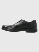 Zapato de vestir para hombre con tecnología waterproof, confeccionado en cuero negro con cierre de cordones y suela de poliuretano.
