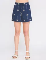 Short azul marino de tiro alto con bordado tropical de palmeras en tono beige, bolsillos laterales y cintura elastizada.