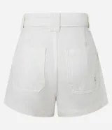 Short blanco de sarga con bordados de caracolas, caballitos de mar y estrellas de mar.