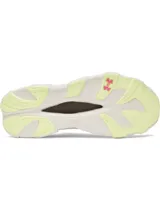 Championes Under Armour W HB Racer 2, diseño deportivo en tonos blanco, rosado y detalles en negro. Cuentan con capellada de malla transpirable y suela chunky de gran amortiguación.