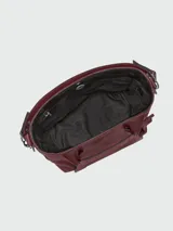 Cartera de mano Longchamp modelo 3D Crossbody S, confeccionada en cuero de alta calidad color bordó. Presenta un diseño estructurado con solapa frontal, detalles de costuras visibles y herrajes metálicos. Incluye asa superior y correa ajustable para llevar al hombro o cruzada.
