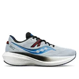Championes Saucony Triumph 20, color celeste con detalles en azul, negro y rojo.