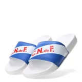 Chanclas de hombre del Club Nacional de Football, con base blanca y banda superior tricolor en azul, blanco y rojo con el logo C.N. de F. estampado en letras rojas.