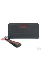 Billetera negra con estampado de texto y logo de la marca Las Oreiro en rojo. Incluye llavero desmontable.