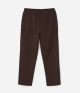 Pantalón deportivo recto para hombre, en color marrón, con cintura elástica, cordón ajustable y bolsillos laterales.