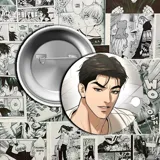 Pin de 3,7cm de diámetro con la imagen de un personaje de manhwa BL.