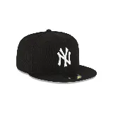 Gorro New Era modelo 5950, color negro con logo de los New York Yankees bordado en blanco en el frente.