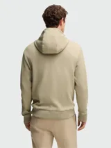 Canguro color beige con capucha y bolsillo tipo canguro.