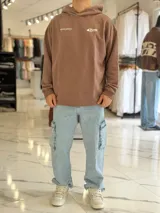 Hoodie oversize de color beige, con capucha y estampa gráfica en la espalda con la inscripción "Duxon Hopeless Romantic".