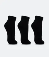 Kit de tres pares de medias deportivas blancas de caña corta con suela de toalla.