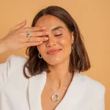 Anillo de plata 925 con diseño minimalista y banda fina, ideal para uso diario.