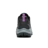 Championes de trekking Merrell modelo Speed Strike 2, color negro con detalles en gris y violeta. Presentan una parte superior de malla y material sintético, entresuela de espuma EVA para mayor estabilidad y suela de goma con tracción duradera.