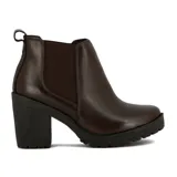 Bota tipo Chelsea de cuero color negro, con elásticos laterales, taco alto ancho y suela flatform dentada.