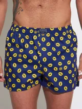 Bóxer de algodón blanco con estampado de flores pequeñas color celeste, con cintura elástica y logo de la marca en el centro.