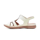 Sandalia de cuero Usaflex modelo Catri, color marfil con suela baja en tono marrón. Presenta diseño de tiras cruzadas en la parte delantera y tira elástica en el empeine.