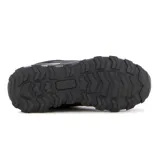 Zapatilla deportiva Austral Champion modelo Calafate Teen, color negro, con detalles en gris claro en la suela y cordones. Presenta un logo estilizado en el lateral y la inscripción "MAX PROTECT" en la parte trasera de la suela.