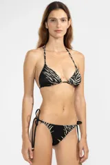 Bombacha de bikini con tiras laterales ajustables, confeccionada en tejido jacquard con estampado animal print tipo cebra.