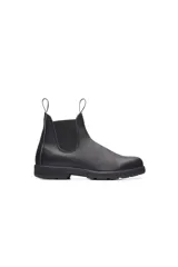 Botas Chelsea Blundstone modelo 510, confeccionadas en cuero premium aceitado de color negro. Presentan elásticos laterales negros, tiradores en la parte superior y suela de TPU duradera con sistema de absorción de impactos.