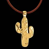 Collar con dije de bronce en forma de cactus con acabado texturizado y brillante, suspendido de una tira de cuero marrón.