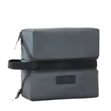 Neceser de viaje Rip Curl Weekend Travel, color negro, con doble compartimento con cierre y asa lateral. Incluye logo de la marca en el frente.