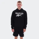 Canguro deportivo Reebok de color negro, con capucha ajustable mediante cordón, bolsillo tipo canguro en la parte frontal y el logotipo de la marca estampado en el pecho en color blanco.