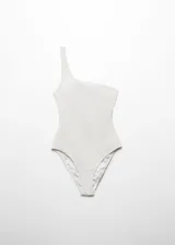 Traje de baño enterizo color blanco con textura tipo waffle, diseño strapless con escote recto y espalda descubierta.