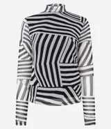 Blusa de manga larga ajustada al cuerpo, confeccionada en tejido de tule con cuello alto y diseño de estampa geométrica abstracta en tonos blanco y negro.