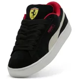Championes Puma modelo Suede XL, color negro con detalles en blanco y rojo. Confeccionados en gamuza, presentan un diseño robusto con suela de goma blanca texturizada y cordones gruesos.