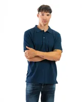 Chomba manga corta color borgoña con cuello clásico y borde azul marino.