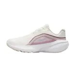Championes Nike Downshifter 14 para running, color negro con detalles en blanco, con capellada de malla transpirable y suela de goma.