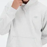 Hoodie de corte relajado New Balance Athletics French Terry, color gris melange, con capucha, mangas largas, bolsillo canguro frontal y logo bordado en el pecho.