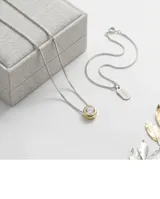 Collar de plata 925 con cadena fina y dije circular pasante con baño de oro y centro de circonia.