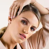 Aros tipo caravanas de plata 925 con forma de nudo.