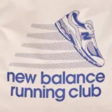 Bolso de mano New Balance color crema con estampado azul de una zapatilla de running y el texto "new balance running club".
