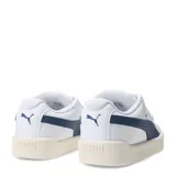 Championes urbanos Puma modelo Park Life Style Easy, de corte bajo, color blanco con detalle de franja lateral en azul oscuro y suela de goma en tono crema.