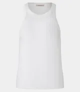 Blusa sin mangas de corte regular, confeccionada en tejido rib de algodón con cuello redondo. Presenta un diseño minimalista y anatómico, ideal para un look clásico.